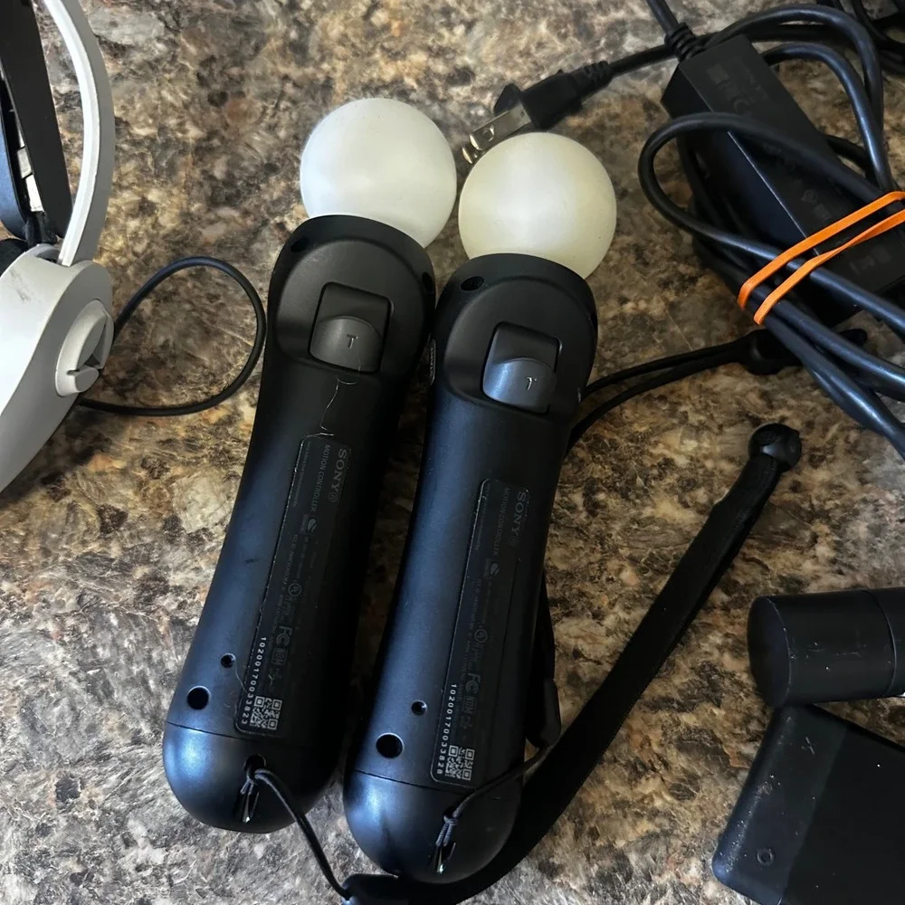 Sony PlayStation VR CUH-ZVR2 Bundle PS4 PS5 Black White Good Condition